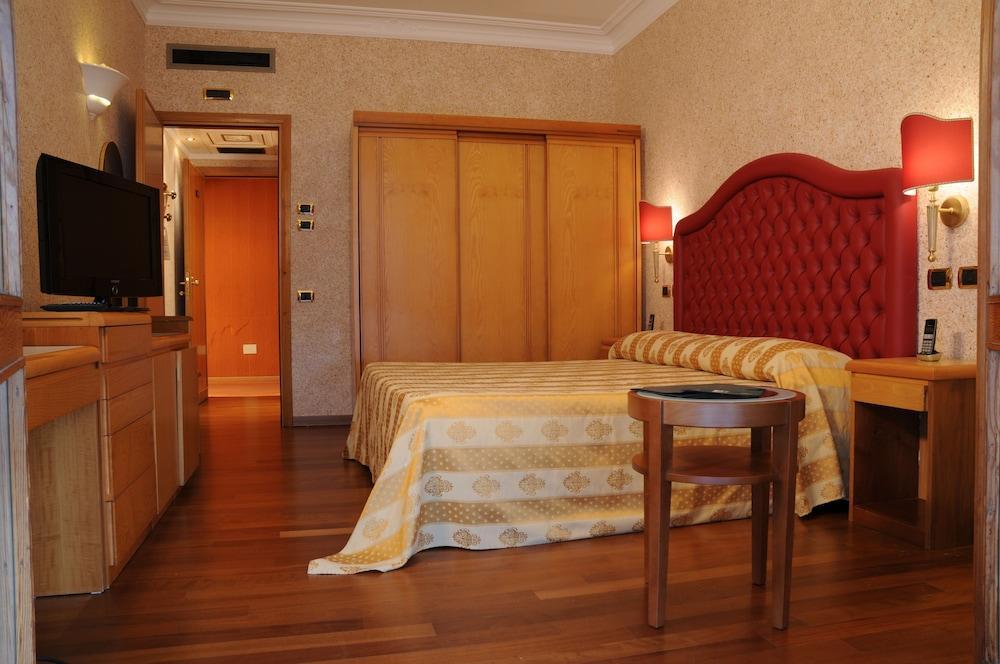 Grand Hotel Ambasciatori Wellness & Spa Chianciano Terme Buitenkant foto